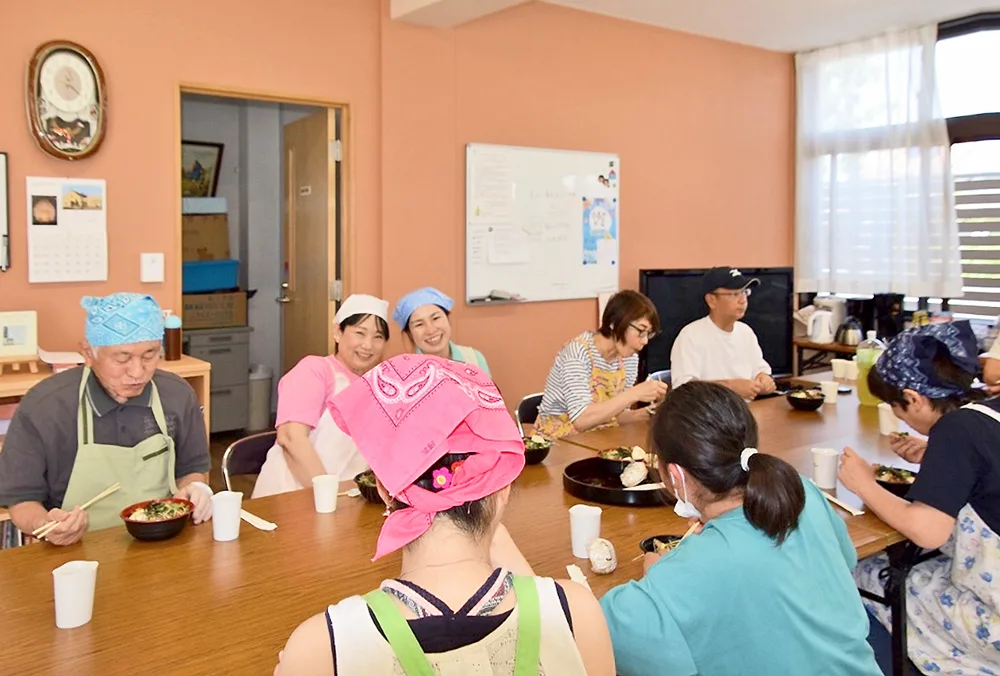 ひとり親支援プログラム　鶏丼実食