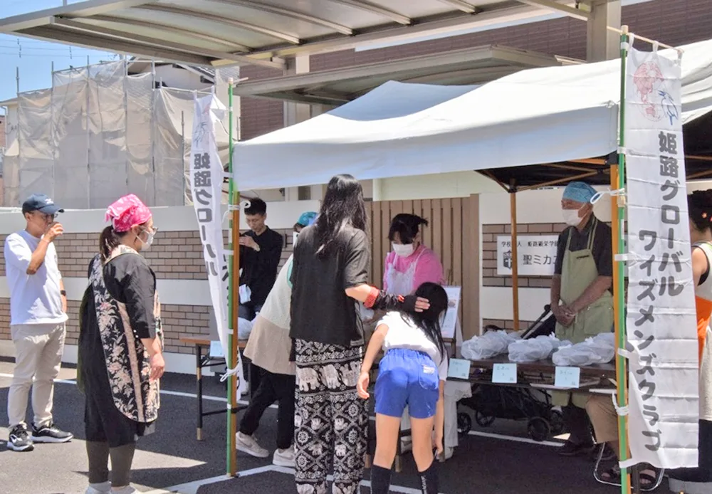 ひとり親支援プログラム　鶏丼配布