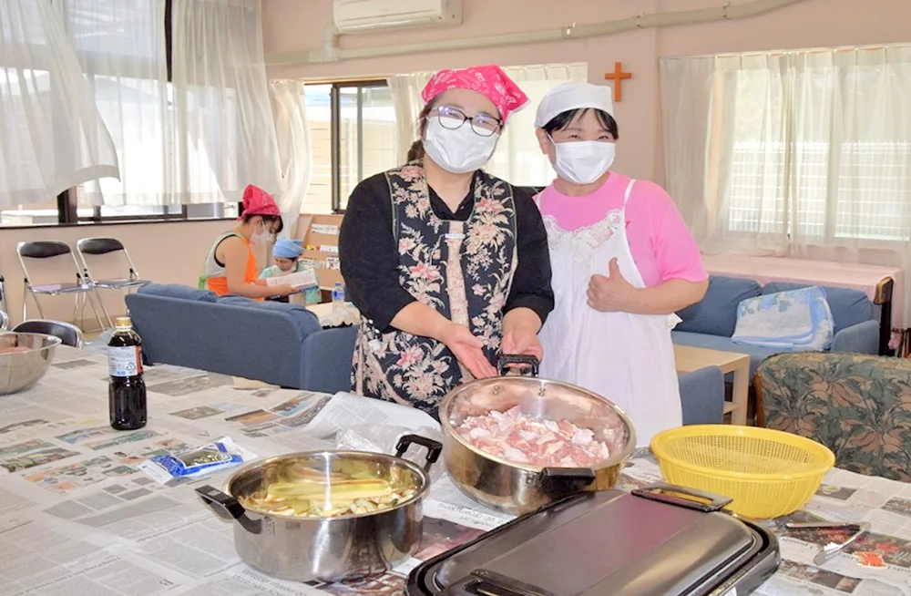 ひとり親支援プログラム　鶏丼調理